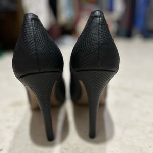 Black snake skin Jessica Simpson heels